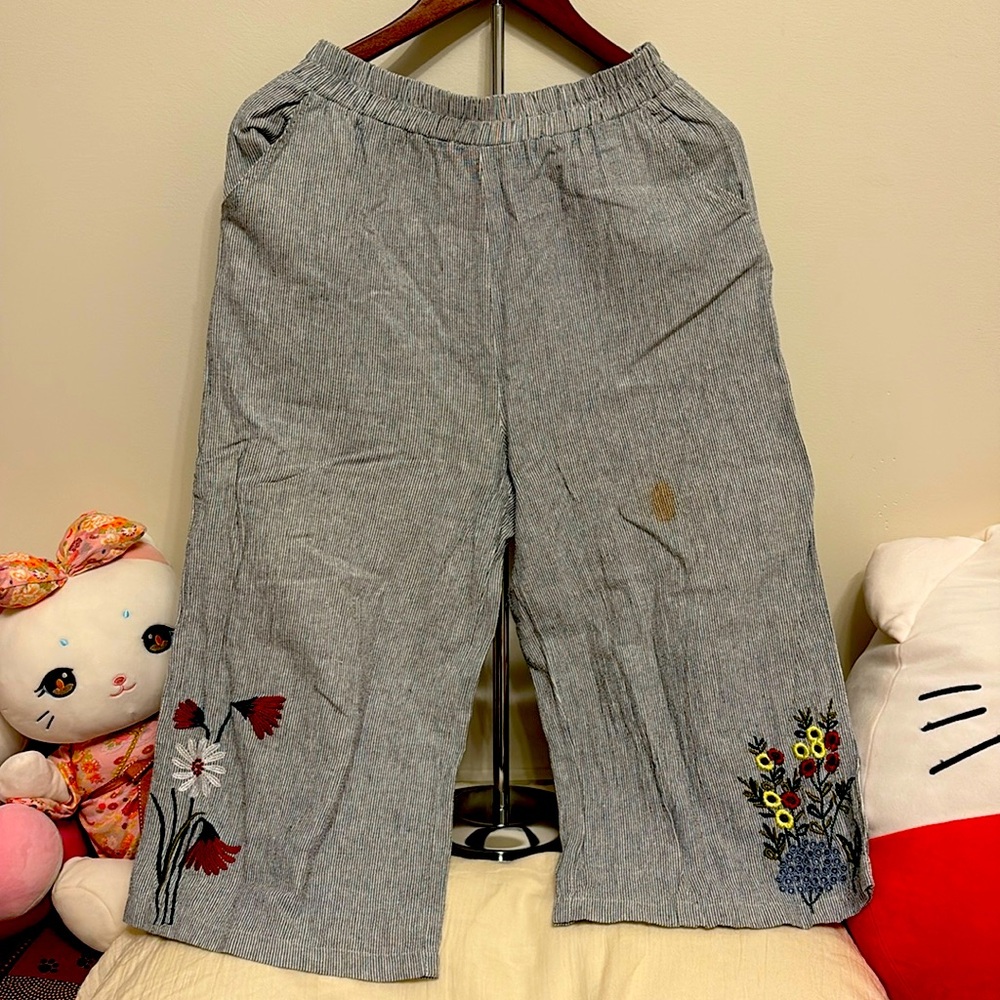 Oriental Embroidered floral linen pants with elastic waist - size 8-10 M Women